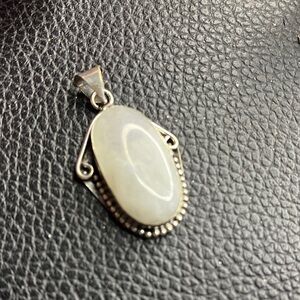 Elegant 925 sterling Silver Pendant with White Stone